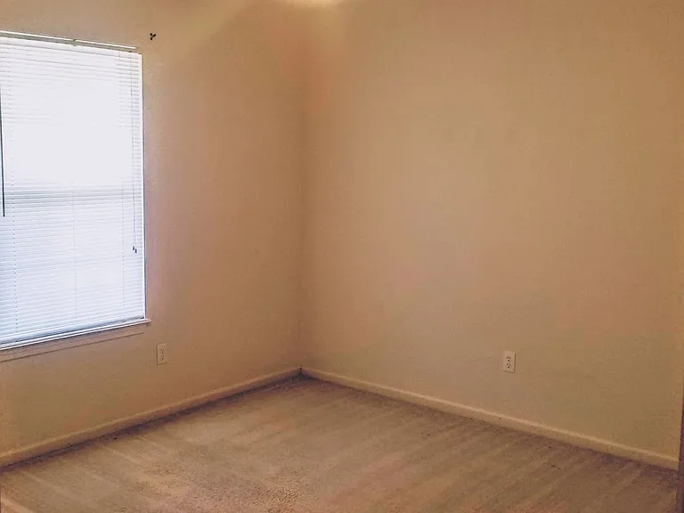 21048 Harbor Ln — Photo 2