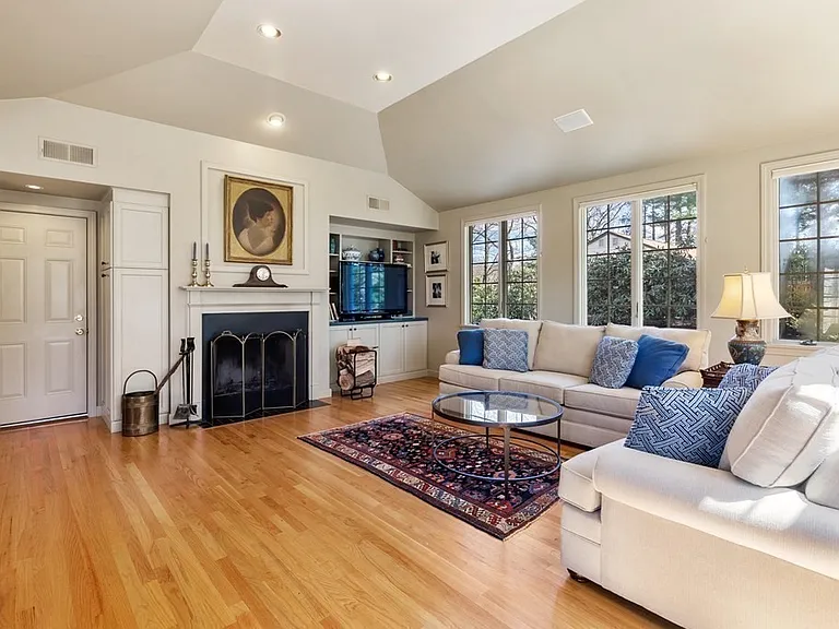 25 Forest Ridge Rd — Photo 3