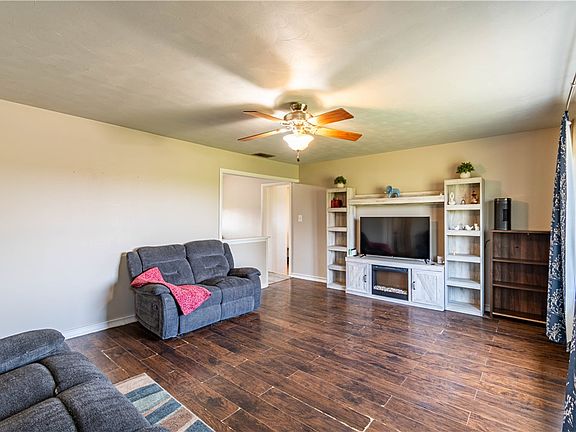 3rd image of 3888 N Taylor Ave