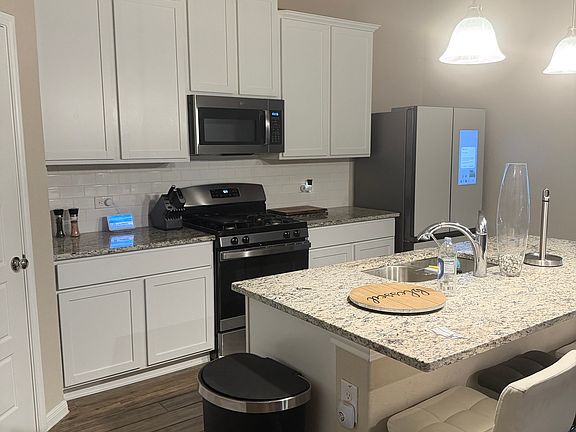 4th image of 6717 Shiraz Way