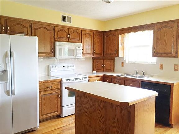4th image of 25 Timber Creek Dr