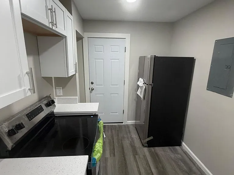 1096 Addison St #3 — Photo 2