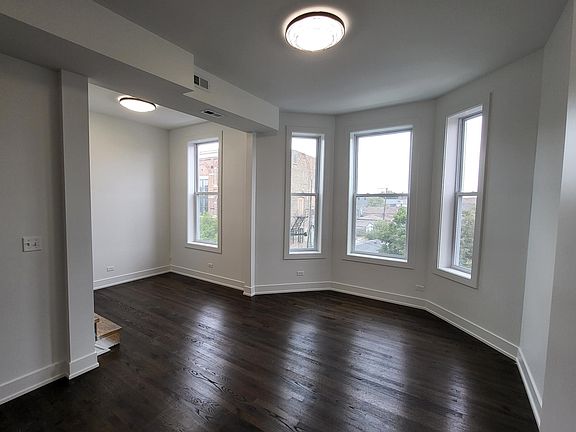 3rd image of 1916 S Leavitt St #3F