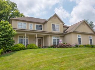 225 Round Hill Ln, Lancaster, PA 17603