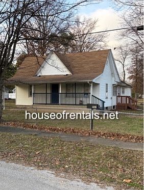 1st image of 902 Farris St