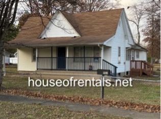 902 Farris St, Carterville, IL 62918