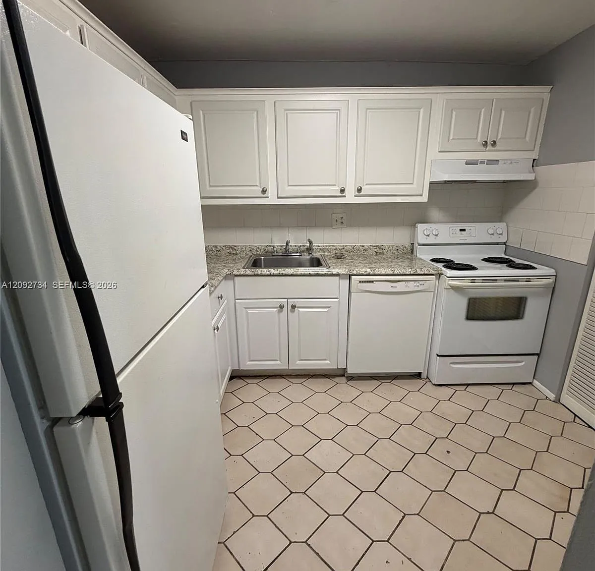 7801 Colony Cir S — Photo 1