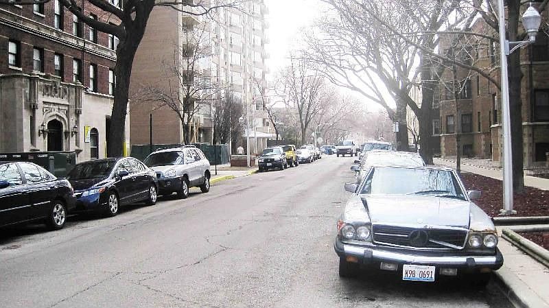 2nd image of 525 W Cornelia Ave APT 105