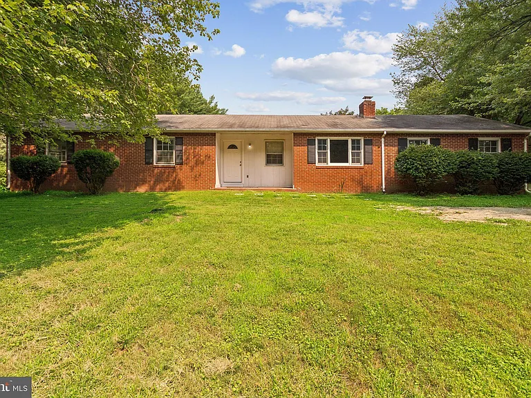 8755 Trinity Ln — Photo 2