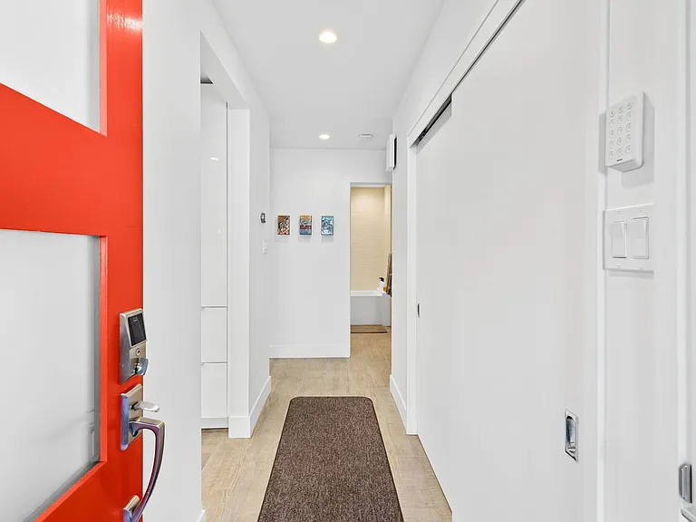 1028 East Ave — Photo 2