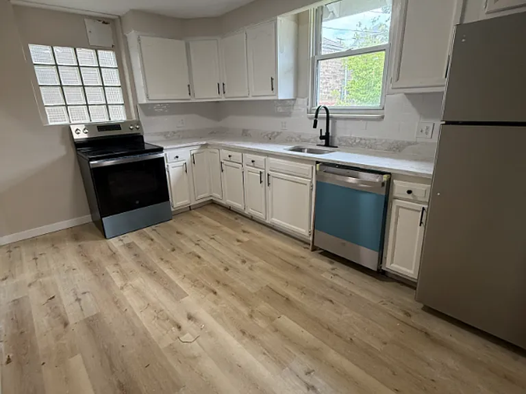 1100 Kenneth Ave — Photo 6