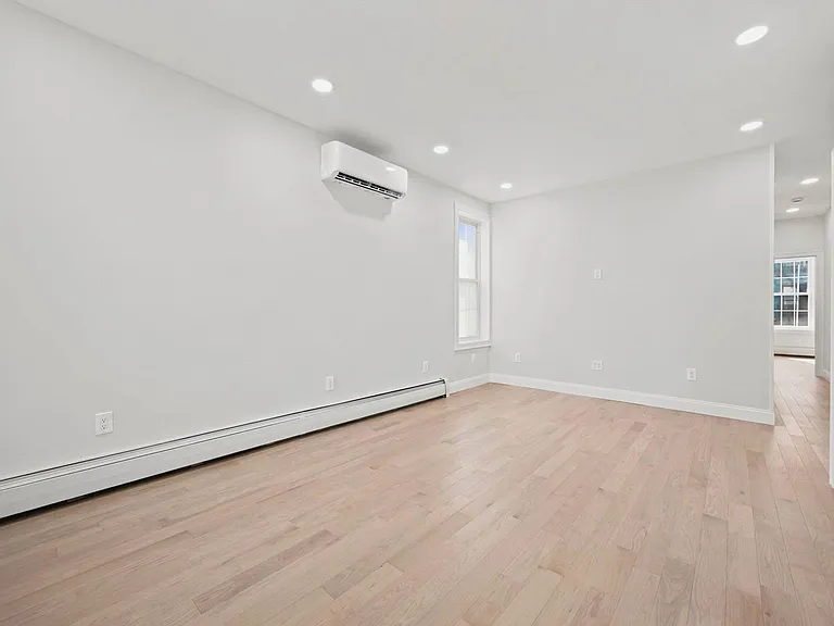 24-41 43rd St #Townhouse 1 — Photo 15
