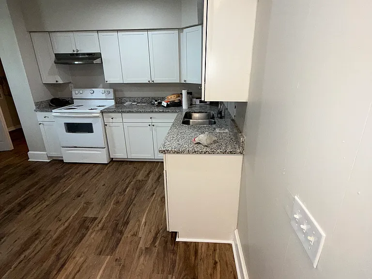528 Newton Ave — Photo 8