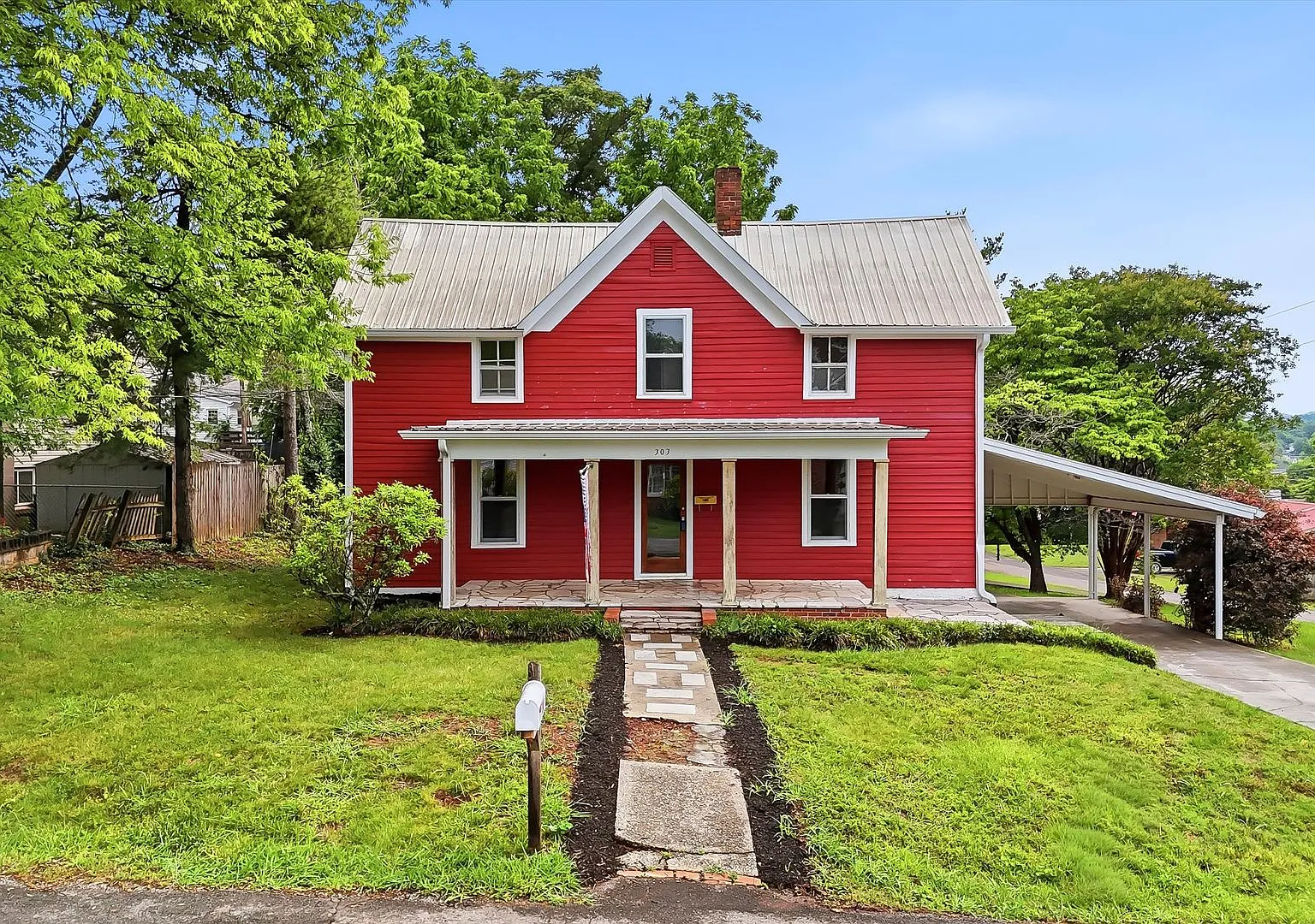 Athens 37303 - Charming 1902 Home Available Now! — Photo 1