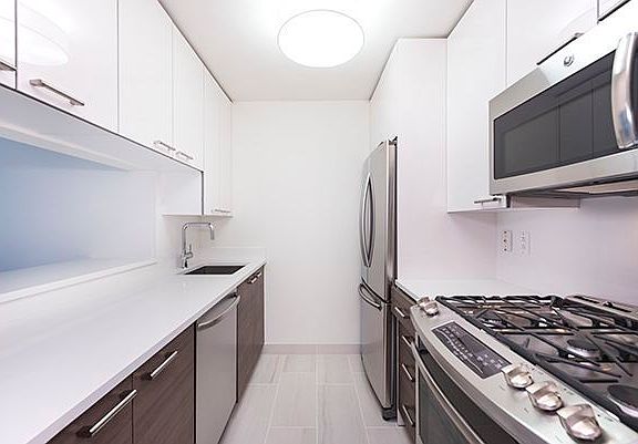 3rd image of 240 E 86th St APT 14E