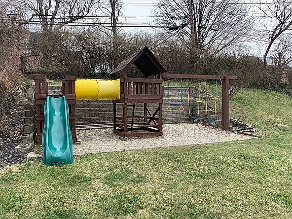 3rd image of 3057 Village Dr