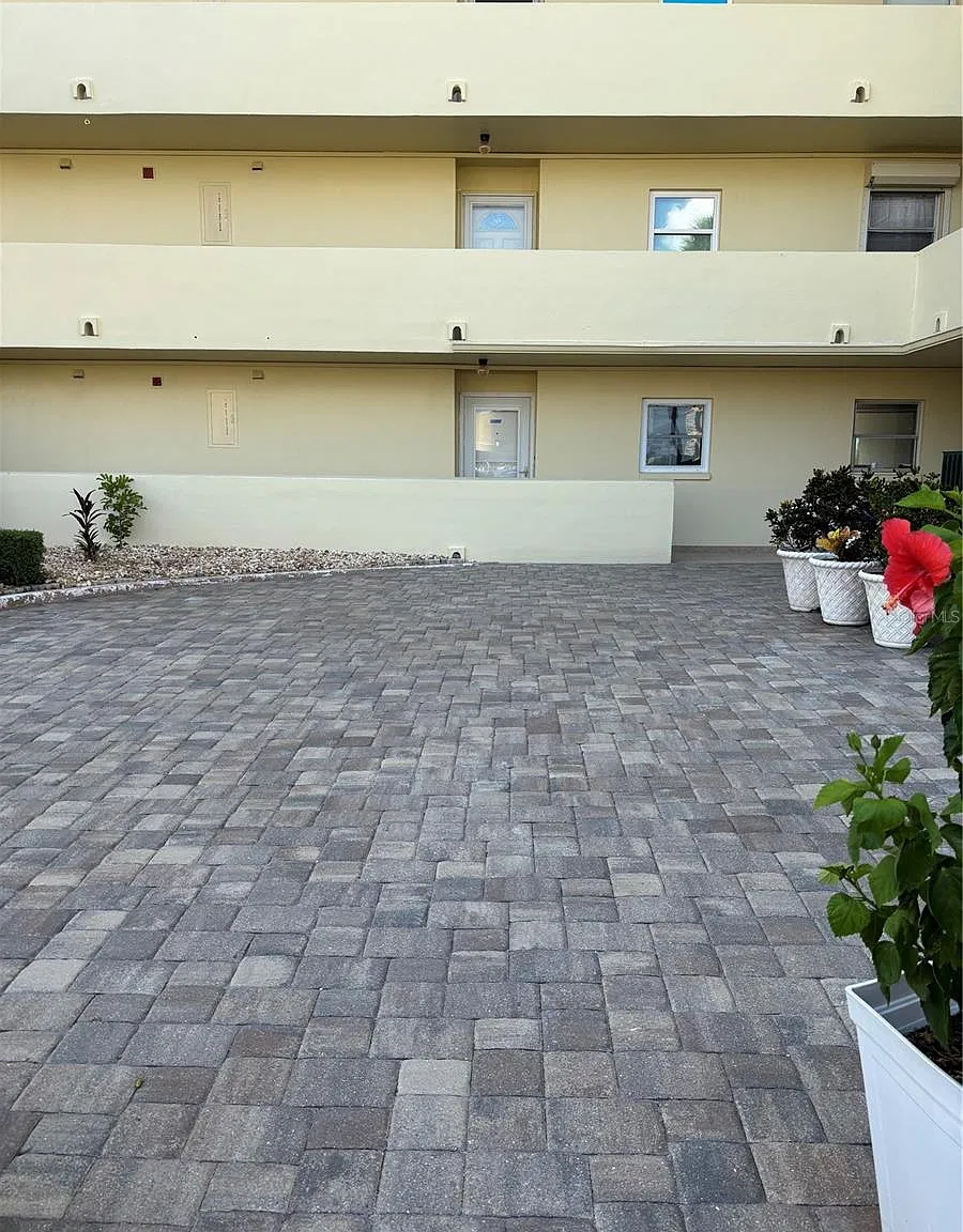 1 bed, 1.0 bath, 815 sqft, $2,000 — Photo 1