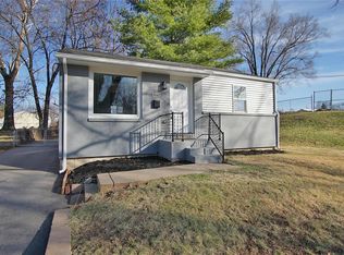 3542 Long Dr, Saint Ann, MO