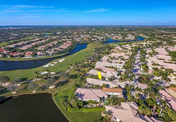 Home For Sale In Woodfield Country Club