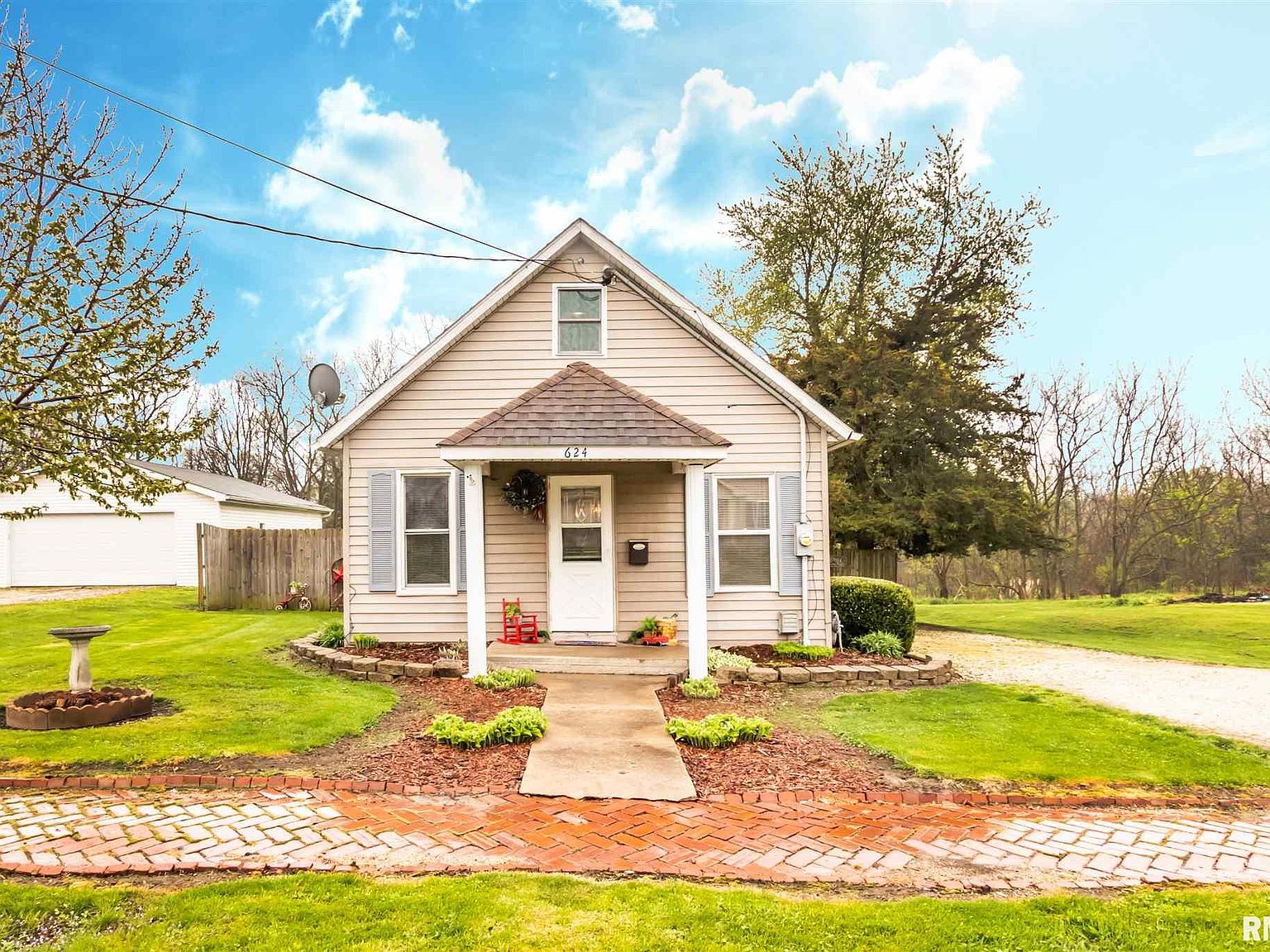 624 W Fort St, Farmington, IL 61531 Zillow