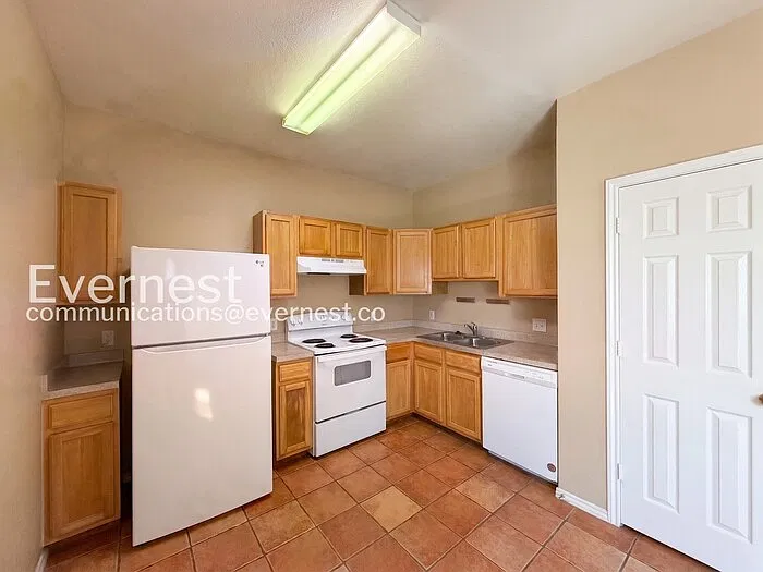 2 bed, 2.5 bath, 1307 sqft, $1,075 — Photo 4