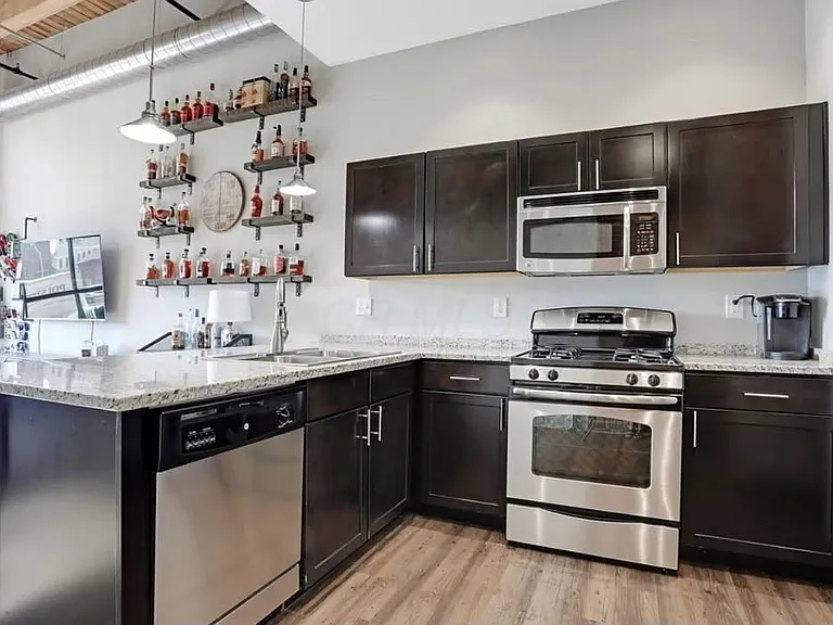 570 S Front St #110 — Photo 5