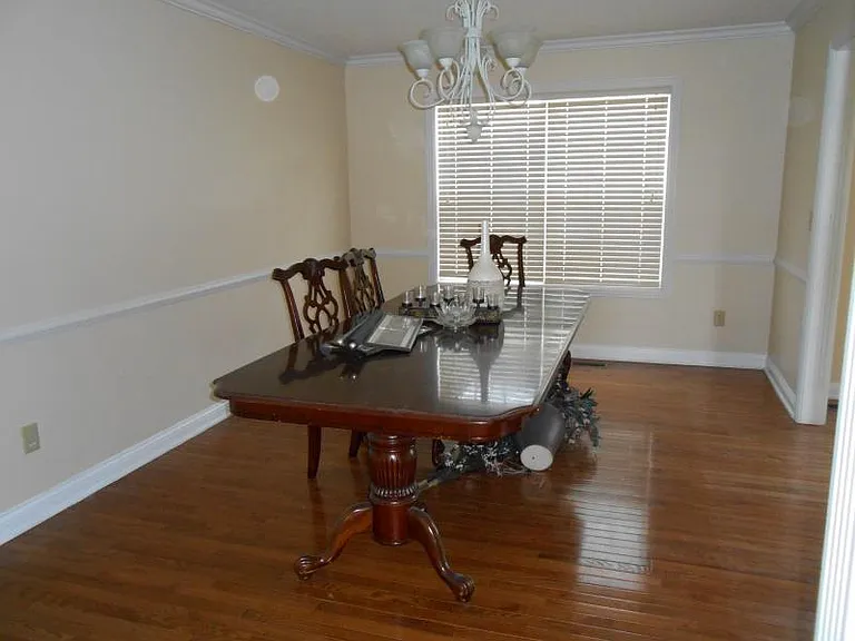112 Jersey Ct — Photo 7