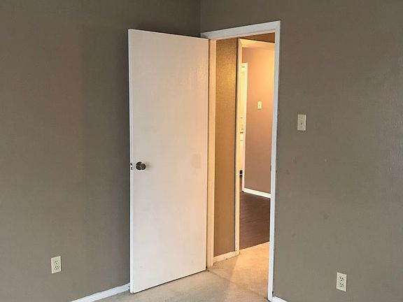 5th image of 401 Knollwood Cir #A