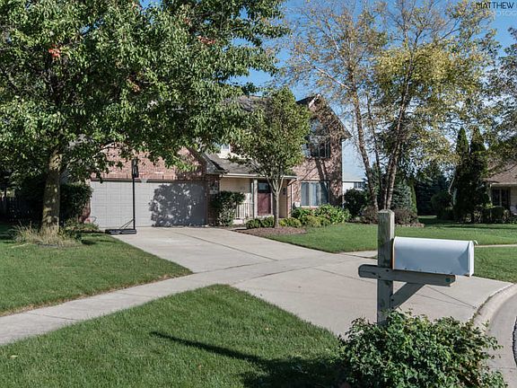 4th image of 30 Abbey Ct
