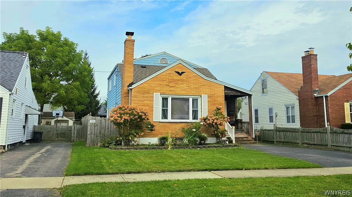 3 bed, 2.0 bath, 1668 sqft, $2,000 — Photo 1