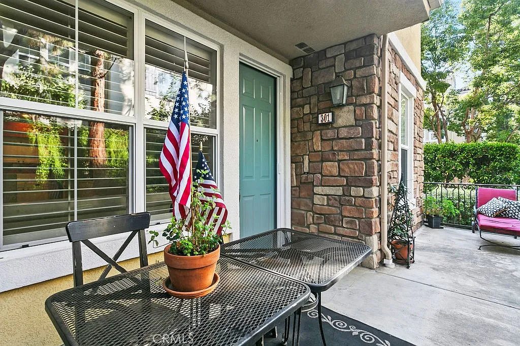2 bed, 1119 sqft, $3,600 — Photo 2
