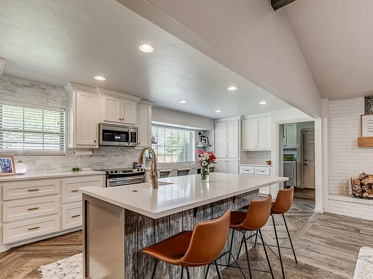 801 Rock Hollow Rd — Photo 10