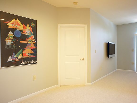 5th image of 2665 Prosperity Ave APT 201