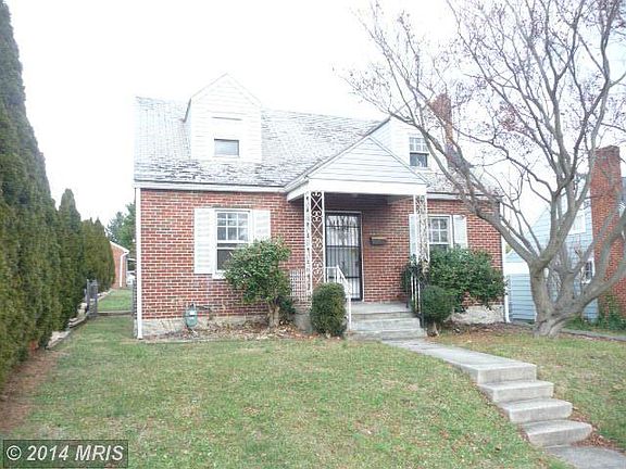 2nd image of 204 E 1st St