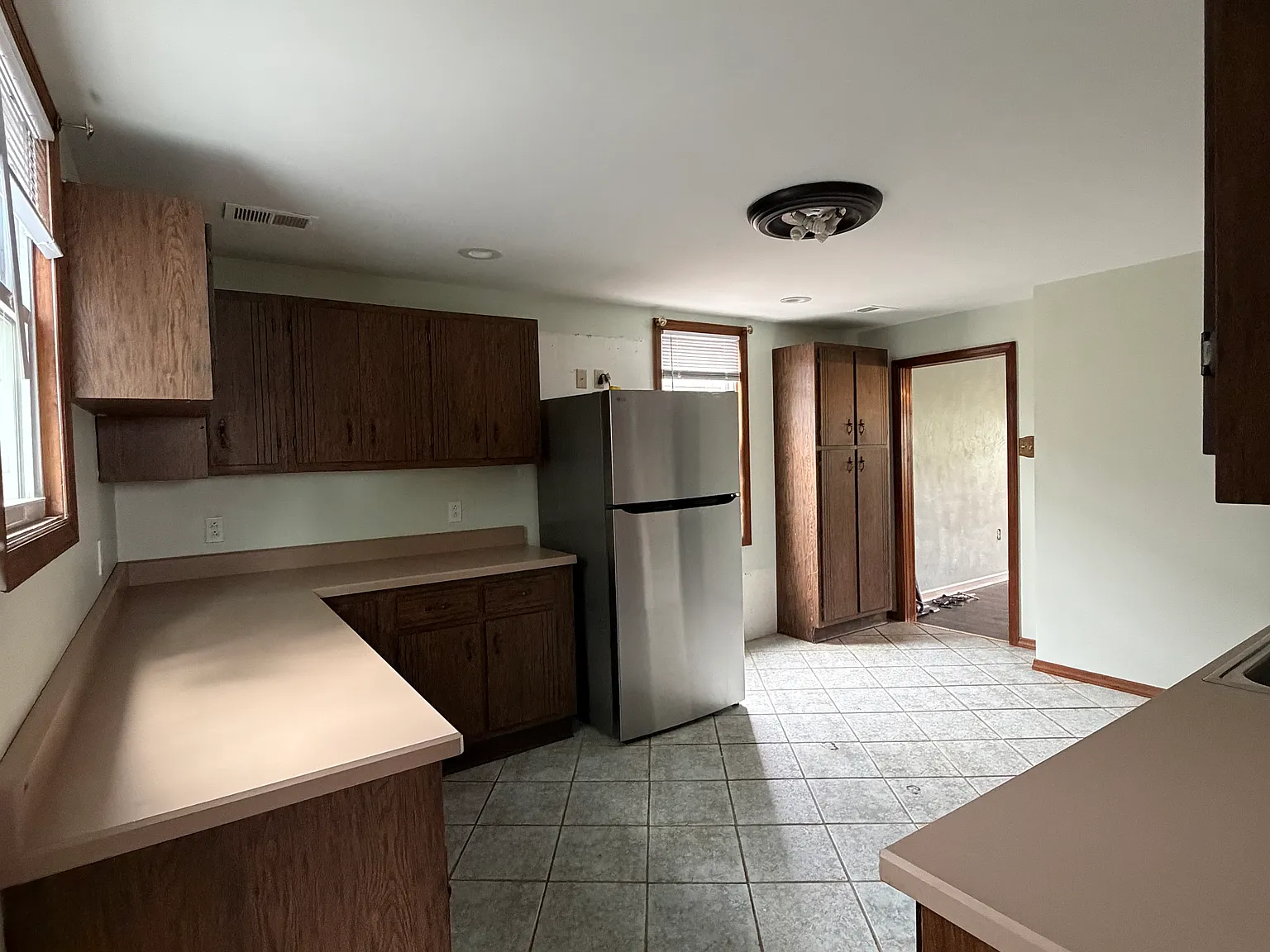 2 bed, 1245 sqft, $1,300 — Photo 4