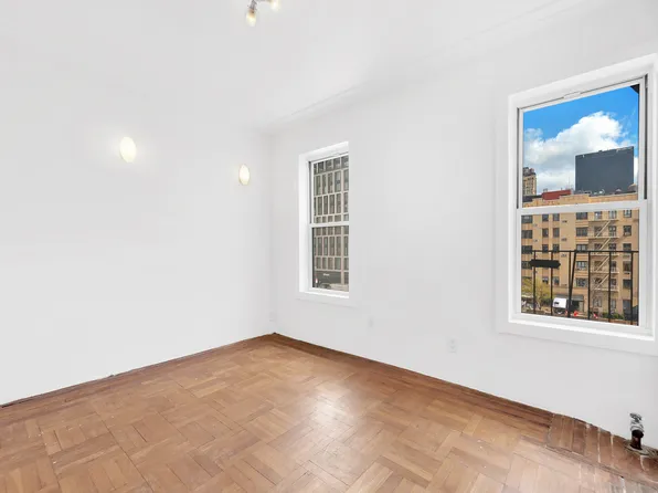 261 West 22nd Street 20 image 10 of 11
