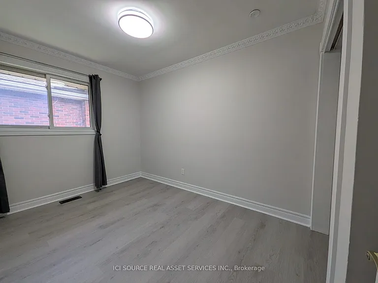 21 Parkdale Dr #A — Photo 10