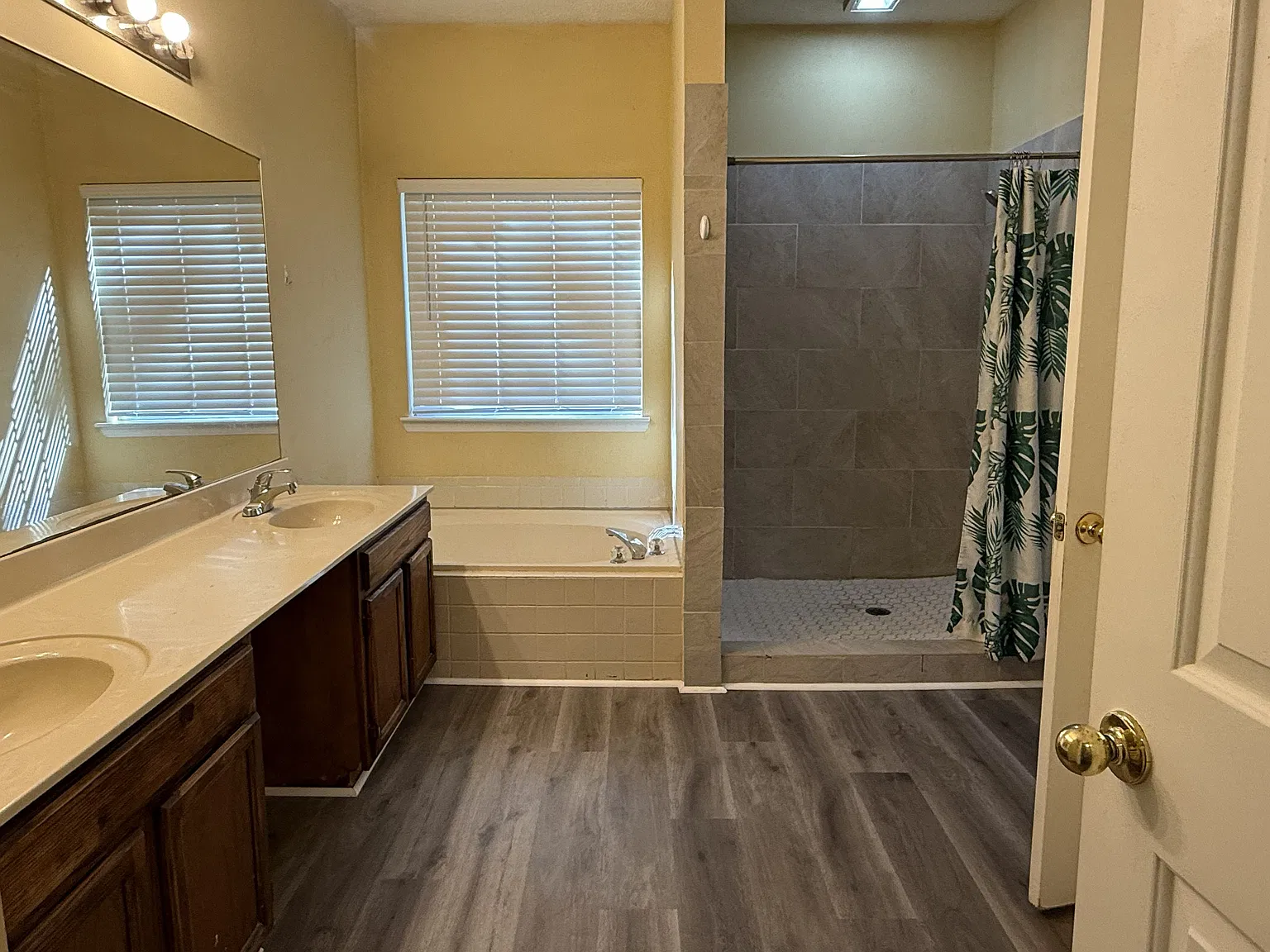 4 bed, 2300 sqft, $2,250 — Photo 3
