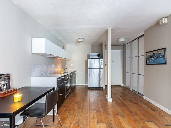 5th image of 224 W Rittenhouse Sq #1618