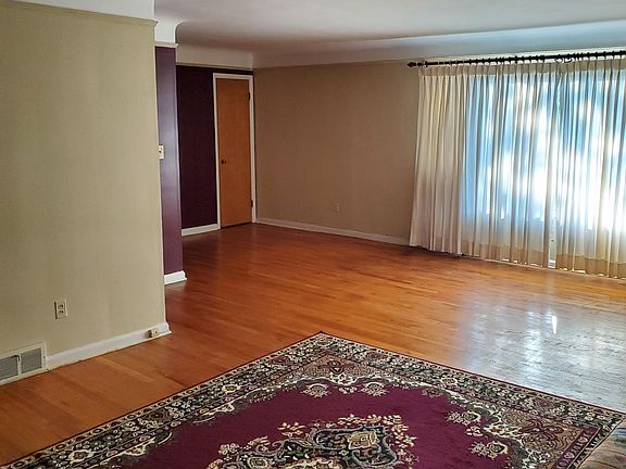 2nd image of 20218 Stratford St