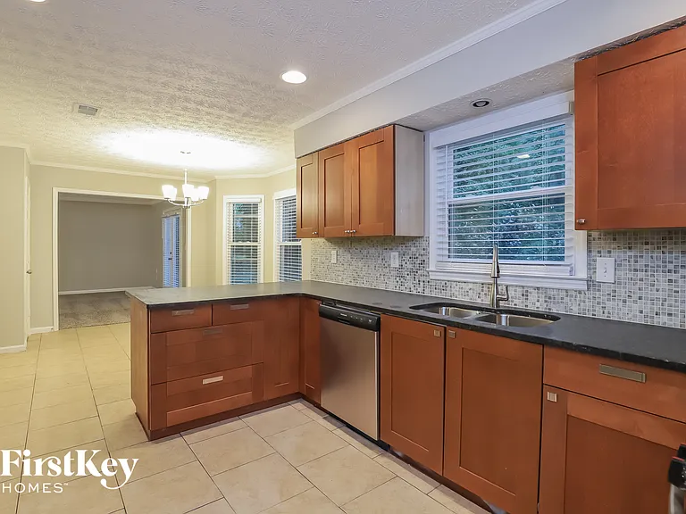 3585 Chastain Ct — Photo 6