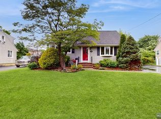 682 Midwood Rd, Ridgewood, NJ 07450