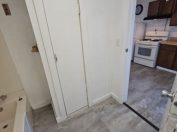 4th image of 716 W 3rd St Unit 2