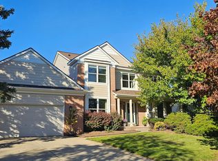 1860 Ayrshire Dr, Commerce Township, MI 48390