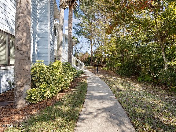 4th image of 100 FAIRWAY PARK Boulevard #1207