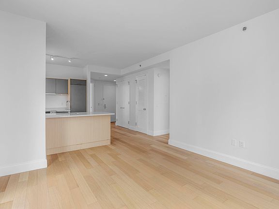 5th image of 10 City Pt APT 39M