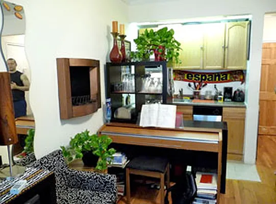 Rented by Perry Associates NYC Inc | media 19