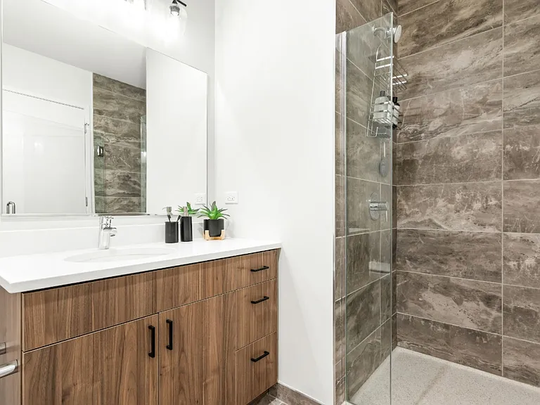 Logan Apartments — Photo 32