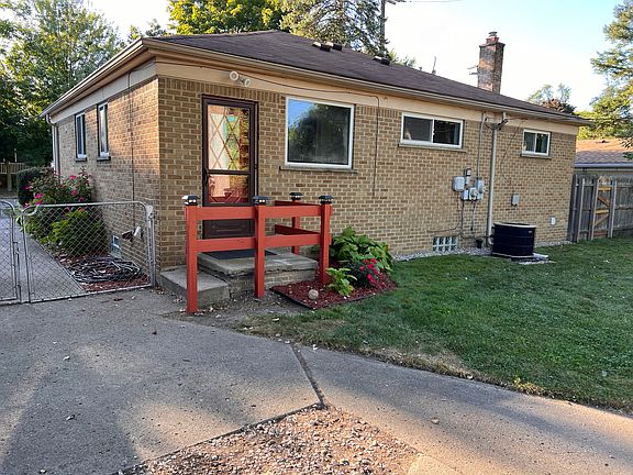 3rd image of 24090 Sherman Ave