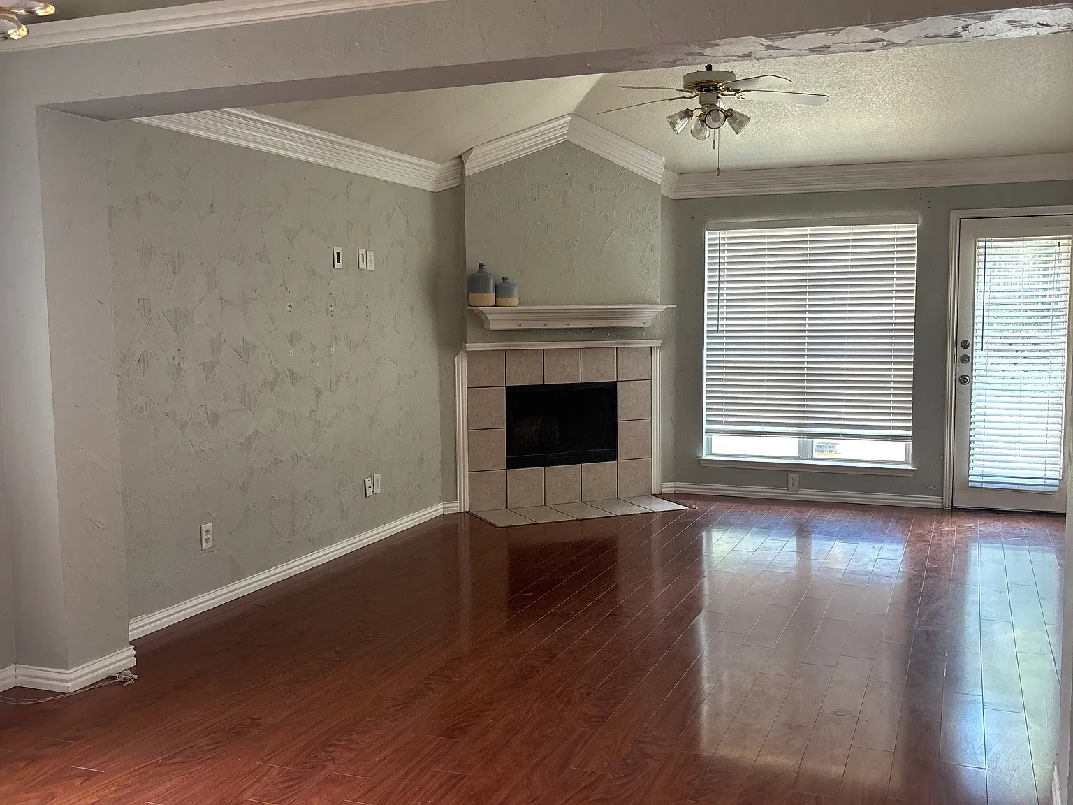 3 bed, 1459 sqft, $1,985 — Photo 2